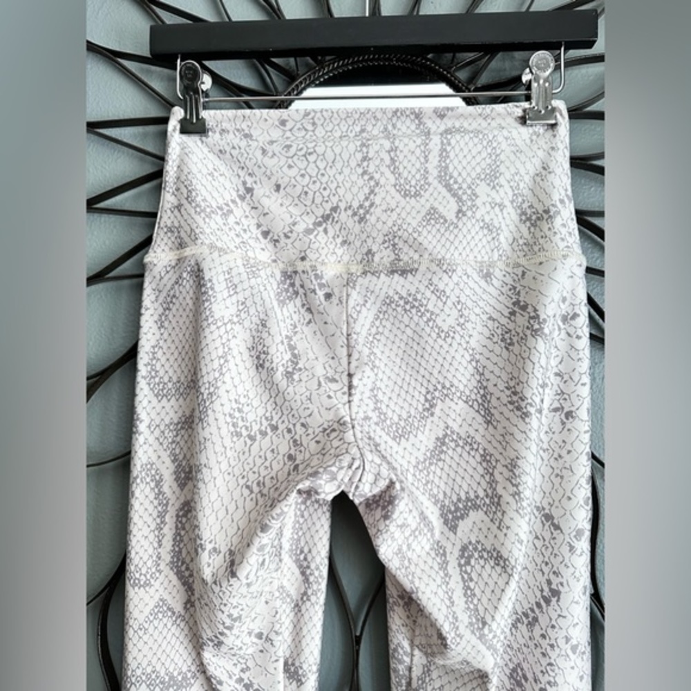 Onzie snake‎ print LeggingsS/m - Picture 3 of 7